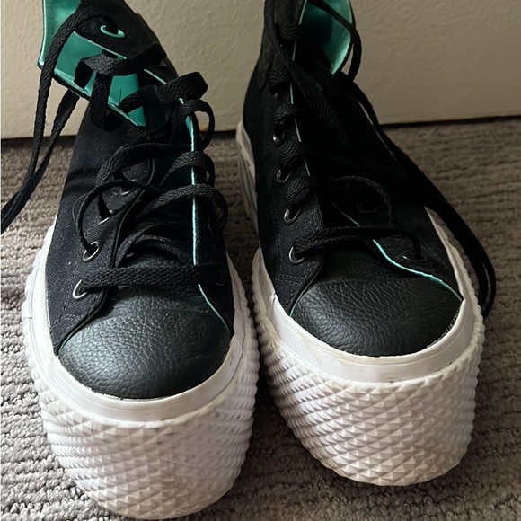 Black Converse - Picture 1 of 2